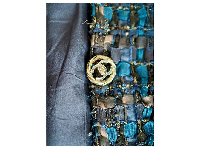 Blazer de tweed de seda azul de CHANEL. - vista 9