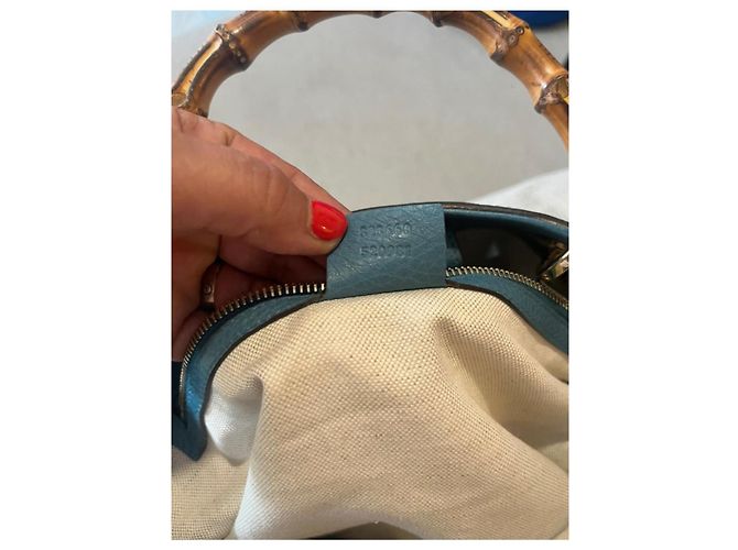 Borsa a spalla Gucci Bamboo grande in pelle blu - vista 4