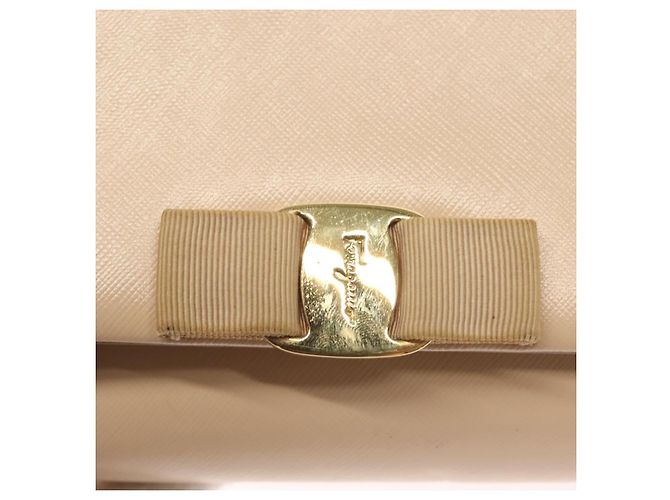 Borsa a Spalla Chain Vala in Pelle Beige Oro Auth 133406 di Salvatore Ferragamo - vista 15