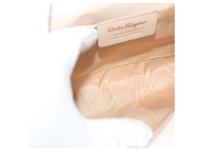 Borsa a Spalla Chain Vala in Pelle Beige Oro Auth 133406 di Salvatore Ferragamo - vista 18
