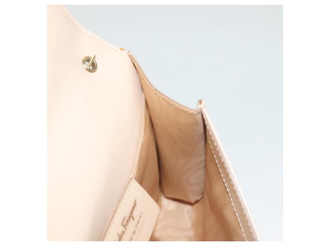 Borsa a Spalla Chain Vala in Pelle Beige Oro Auth 133406 di Salvatore Ferragamo - vista 19