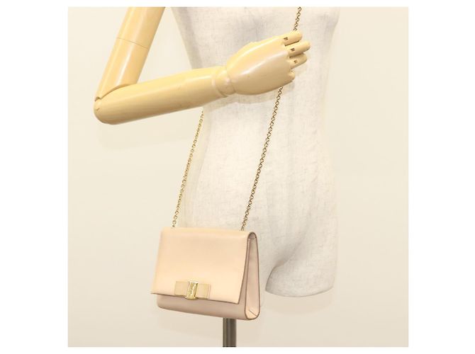 Borsa a Spalla Chain Vala in Pelle Beige Oro Auth 133406 di Salvatore Ferragamo - vista 22