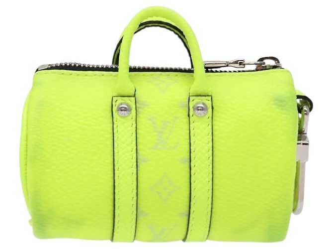 LOUIS VUITTON Taigalama Schlüsselanhänger Mini Keepall Charm Gelb M01048 Auth 136330 - Ansicht 13