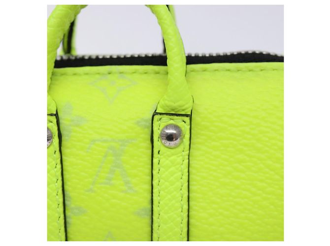 LOUIS VUITTON Taigalama Schlüsselanhänger Mini Keepall Charm Gelb M01048 Auth 136330 - Ansicht 19