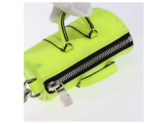 LOUIS VUITTON Taigalama Schlüsselanhänger Mini Keepall Charm Gelb M01048 Auth 136330 - Ansicht 6