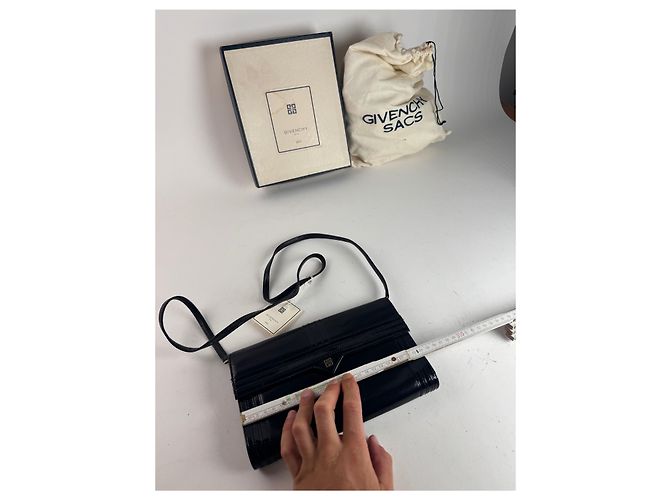 Vintage Givenchy Handtasche aus schwarzem Lackleder - Ansicht 10