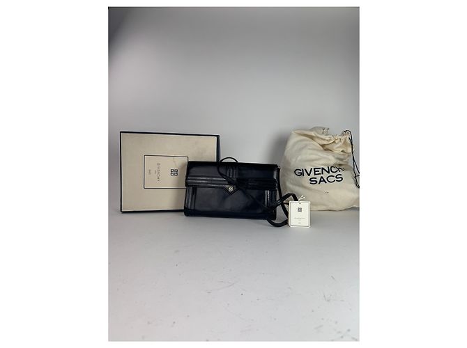 Vintage Givenchy Handtasche aus schwarzem Lackleder - Ansicht 3