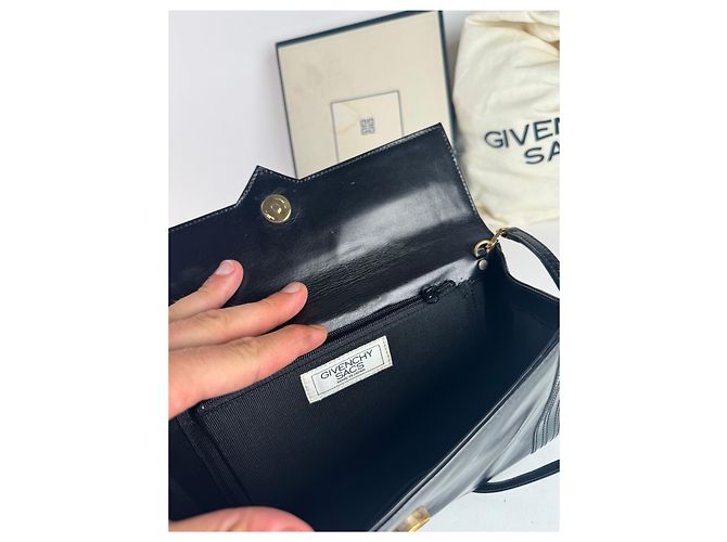Vintage Givenchy Handtasche aus schwarzem Lackleder - Ansicht 6
