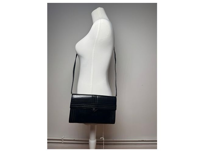 Vintage Givenchy Handtasche aus schwarzem Lackleder - Ansicht 8