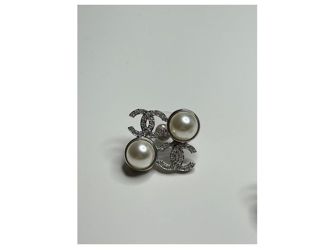 Cambon Brincos Chanel com strass e pérolas fantasia Prata - vista 2