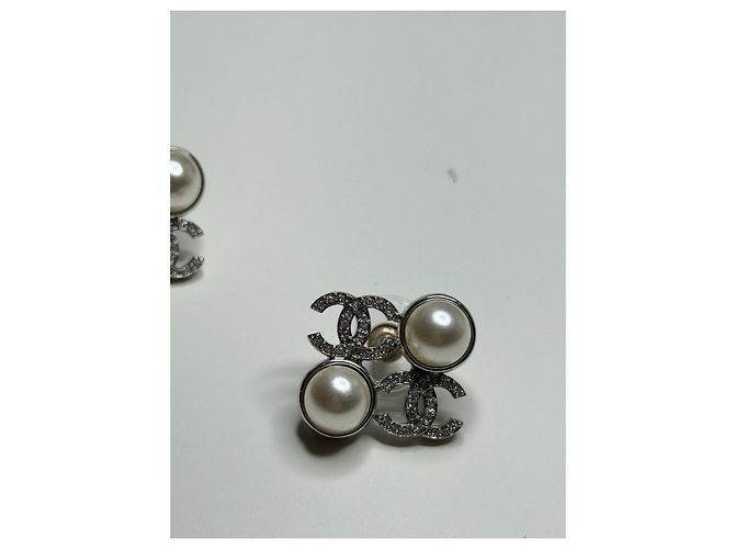 Cambon Brincos Chanel com strass e pérolas fantasia Prata - vista 3