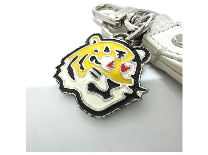 Louis Vuitton NIGO Collaboration Dragonne LV MADE Strap Bag Charm Keychain White Red - view 7