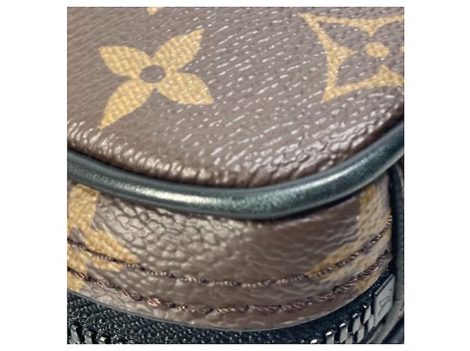 Bolsa de Ombro Utilitária Louis Vuitton Monogram Solar Ray Marrom - vista 10