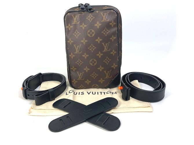 Bolsa de Ombro Utilitária Louis Vuitton Monogram Solar Ray Marrom - vista 3