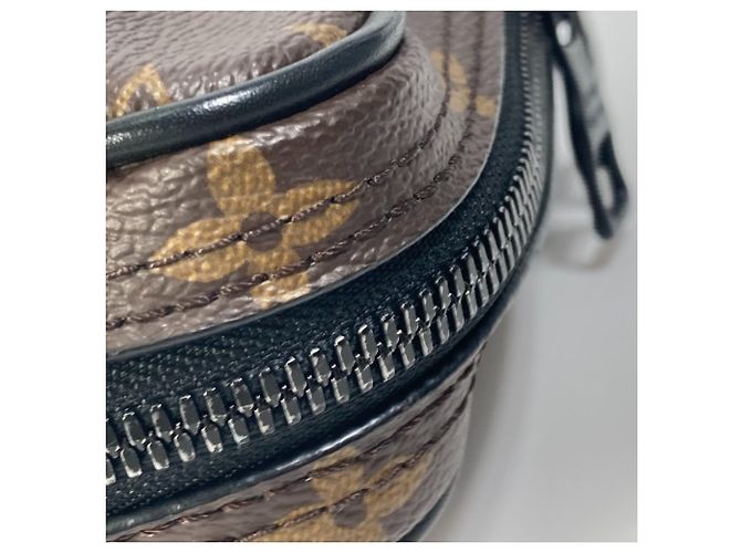 Bolsa de Ombro Utilitária Louis Vuitton Monogram Solar Ray Marrom - vista 8