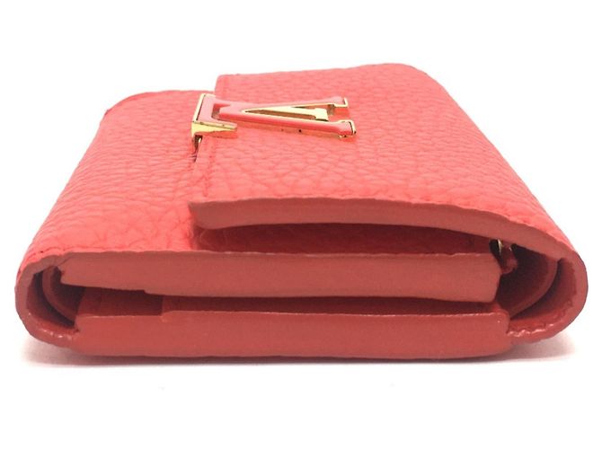 Cartera Compacta Tri-fold Capucines XS Louis Vuitton Roja - vista 3