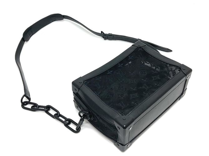 Borsa a Spalla Soft Trunk in Rete Ricamata Monogram Louis Vuitton Nero - vista 12