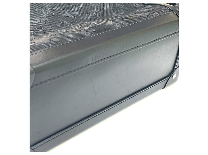 Borsa a Spalla Soft Trunk in Rete Ricamata Monogram Louis Vuitton Nero - vista 4