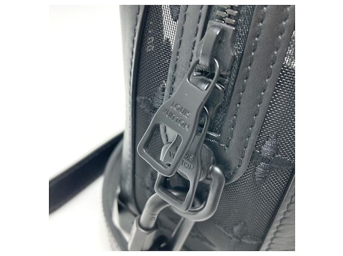 Borsa a Spalla Soft Trunk in Rete Ricamata Monogram Louis Vuitton Nero - vista 7