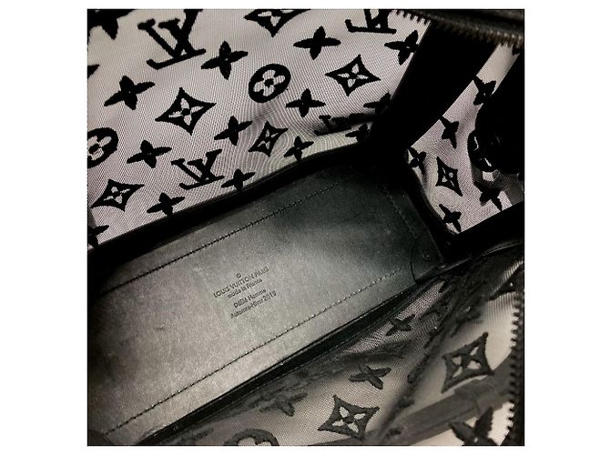 Borsa a Spalla Soft Trunk in Rete Ricamata Monogram Louis Vuitton Nero - vista 8