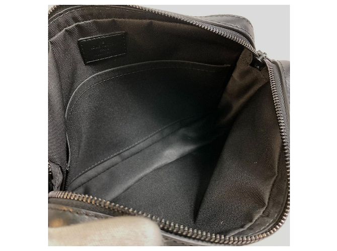 Borsa a tracolla Duo Monogram Shadow Louis Vuitton Nero - vista 11