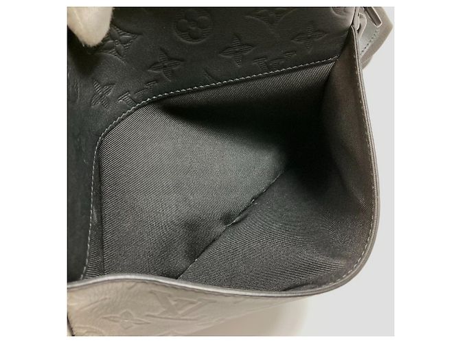 Borsa a tracolla Duo Monogram Shadow Louis Vuitton Nero - vista 15