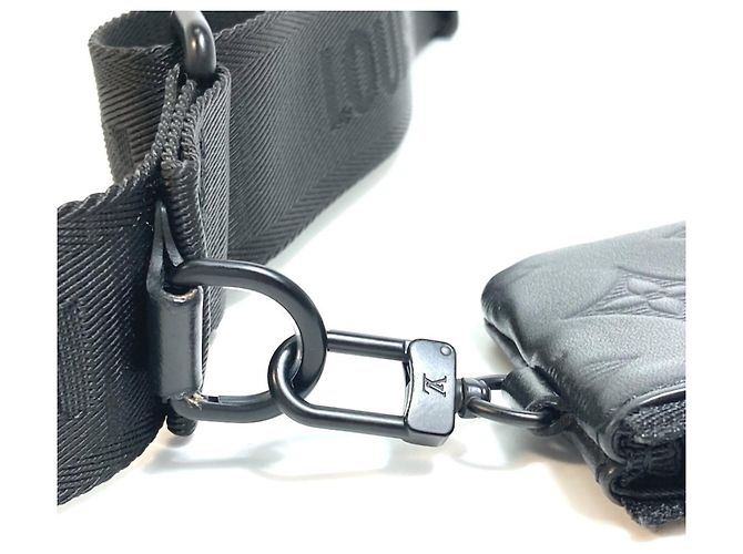 Borsa a tracolla Duo Monogram Shadow Louis Vuitton Nero - vista 6