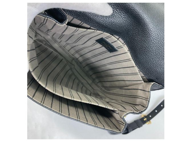 Pochette Metis MM in Monogram Empreinte Louis Vuitton Nero - vista 13