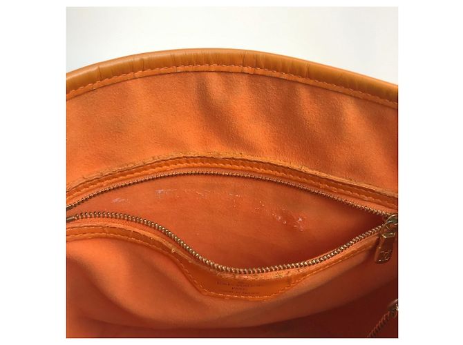 Borsa Tote Petit Bucket PM in Epi Louis Vuitton Arancione - vista 10