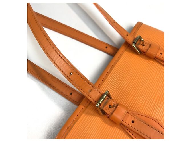 Borsa Tote Petit Bucket PM in Epi Louis Vuitton Arancione - vista 6
