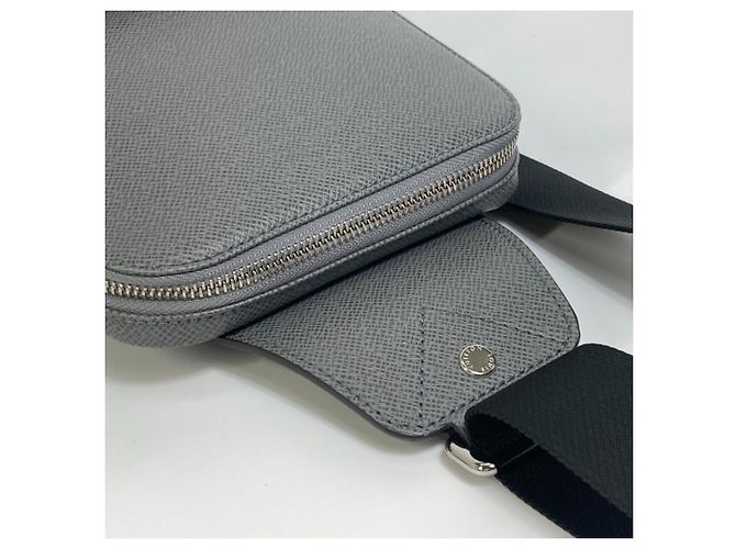 Borsa a Spalla Avenue Taiga Louis Vuitton Marrone Grigio - vista 6