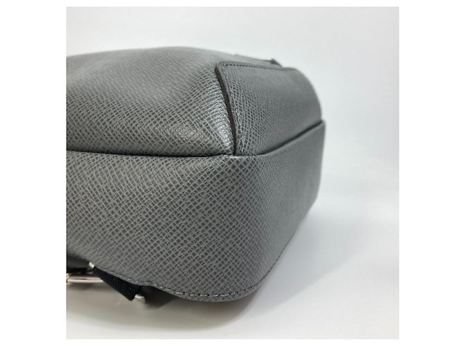 Borsa a Spalla Avenue Taiga Louis Vuitton Marrone Grigio - vista 8