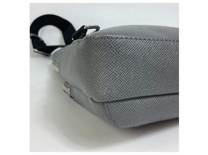 Borsa a Spalla Avenue Taiga Louis Vuitton Marrone Grigio - vista 9