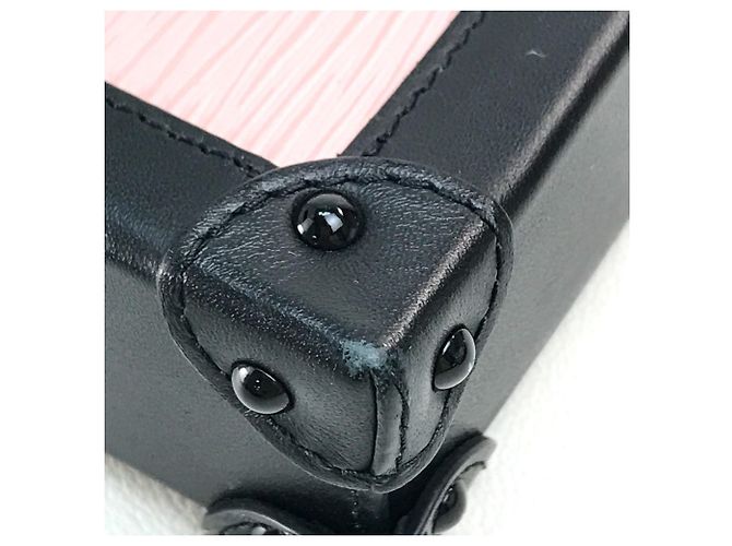 Pochette Trunk Vertical in Pelle Epi Louis Vuitton Rosa - vista 4
