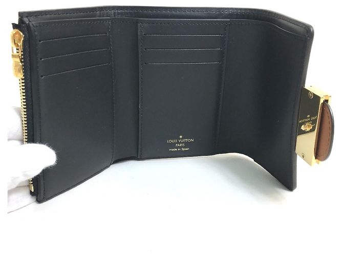 Portafoglio Compact Trifold Dauphine Monogramma Inverso Louis Vuitton Marrone - vista 8