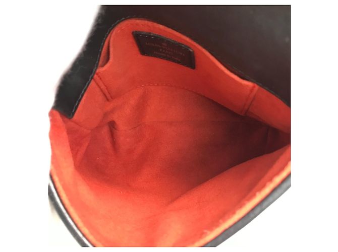 Bolsa de Ombro Pochette Gazelle Damier Sauvage M92130 Louis Vuitton Marrom - vista 13