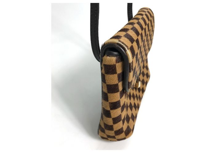 Bolsa de Ombro Pochette Gazelle Damier Sauvage M92130 Louis Vuitton Marrom - vista 3
