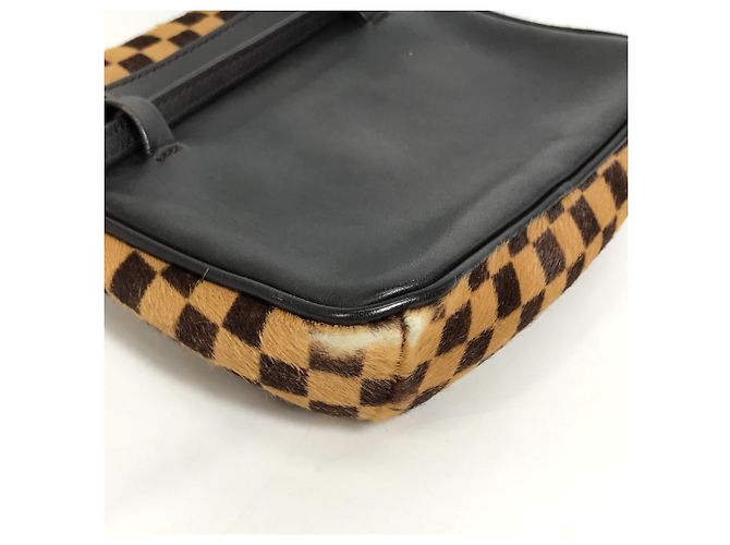 Bolsa de Ombro Pochette Gazelle Damier Sauvage M92130 Louis Vuitton Marrom - vista 7