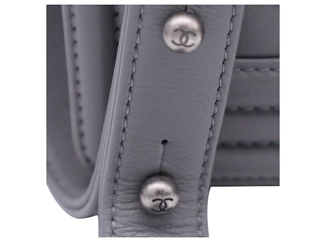 Borsa a spalla Chanel Small Boy Flap in pelle di vitello grigia Grigio - vista 12