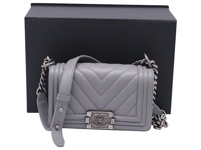 Borsa a spalla Chanel Small Boy Flap in pelle di vitello grigia Grigio - vista 13