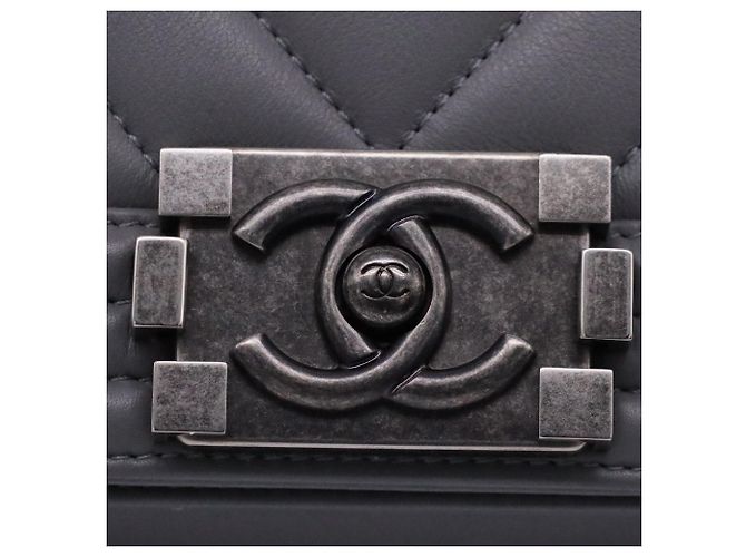 Borsa a spalla Chanel Small Boy Flap in pelle di vitello grigia Grigio - vista 9