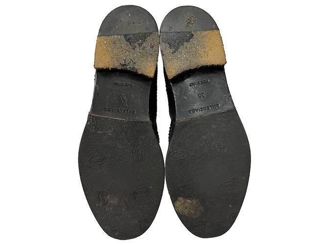 Botas Chelsea con punta perforada Balenciaga en cuero negro - vista 8