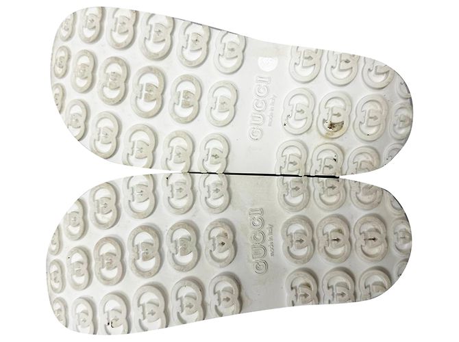 Infradito in gomma argentata con logo GG glitterato di Gucci - vista 8