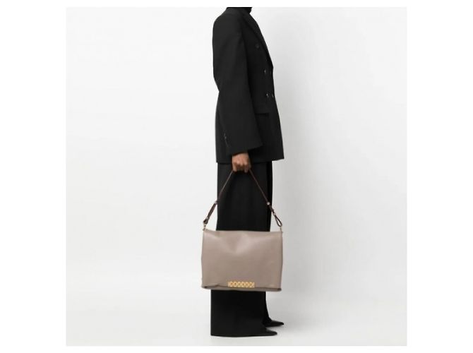 Borsa a Spalla Maxi Chain Pouch Jumbo Taupe in Pelle Victoria Beckham - vista 10