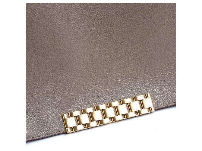 Borsa a Spalla Maxi Chain Pouch Jumbo Taupe in Pelle Victoria Beckham - vista 2