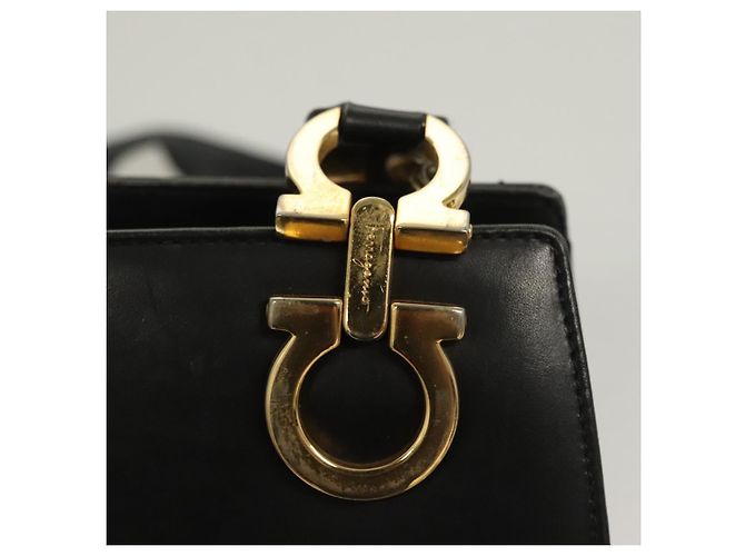 Gancini Schultertasche aus Leder Schwarz Gold Auth 134227 von Salvatore Ferragamo Golden - Ansicht 15