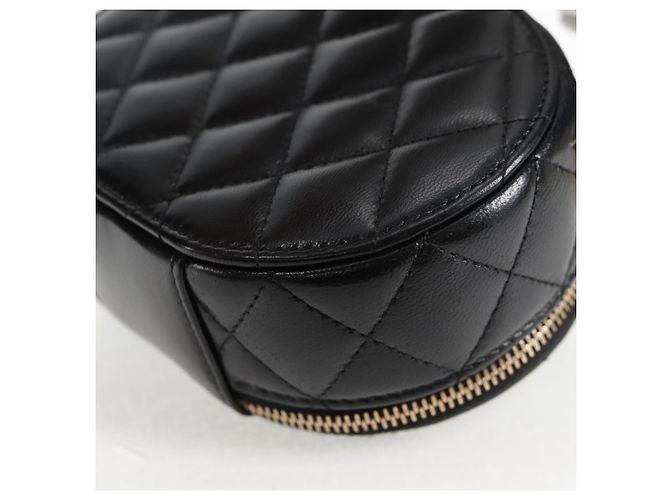 CHANEL Pochette Matelassé in Pelle di Agnello Nera Oro CC Auth 132970M Nero D'oro - vista 16