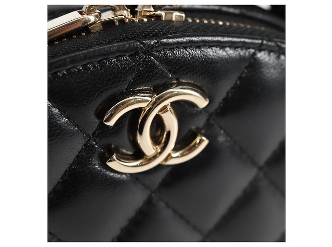 CHANEL Pochette Matelassé in Pelle di Agnello Nera Oro CC Auth 132970M Nero D'oro - vista 18