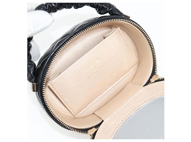 CHANEL Pochette Matelassé in Pelle di Agnello Nera Oro CC Auth 132970M Nero D'oro - vista 20