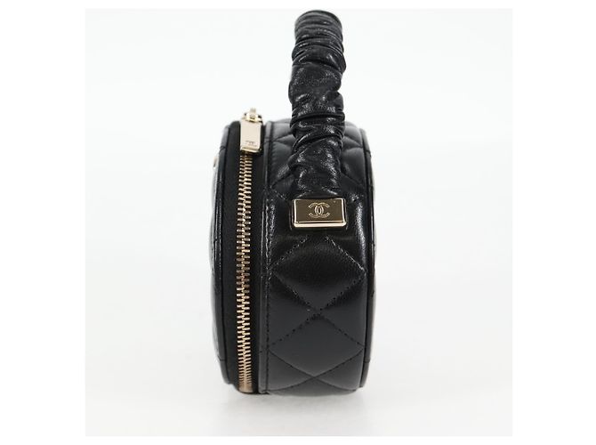 CHANEL Pochette Matelassé in Pelle di Agnello Nera Oro CC Auth 132970M Nero D'oro - vista 3